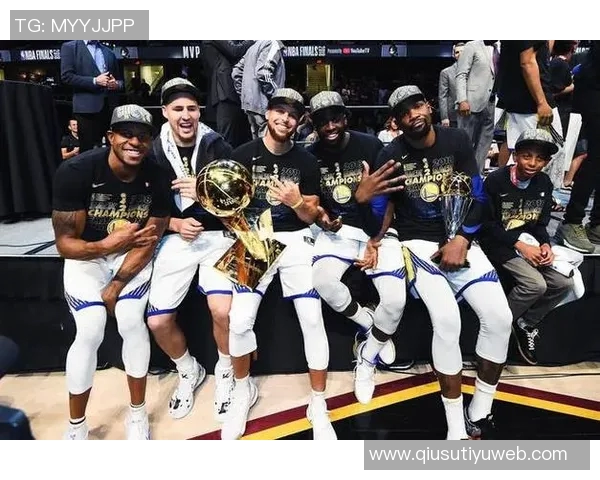 库里兄弟与克莱领衔现役仅三人三分命中率超40九季以上